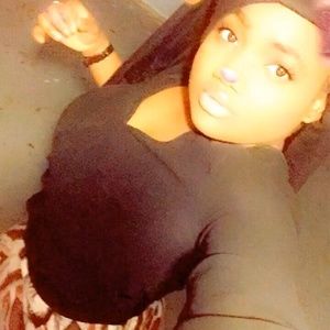 Meet your Posher, Amina